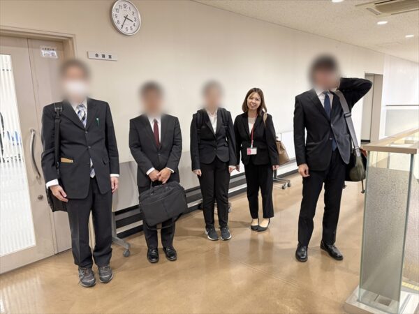 面接練習会参加者と就労スタッフ