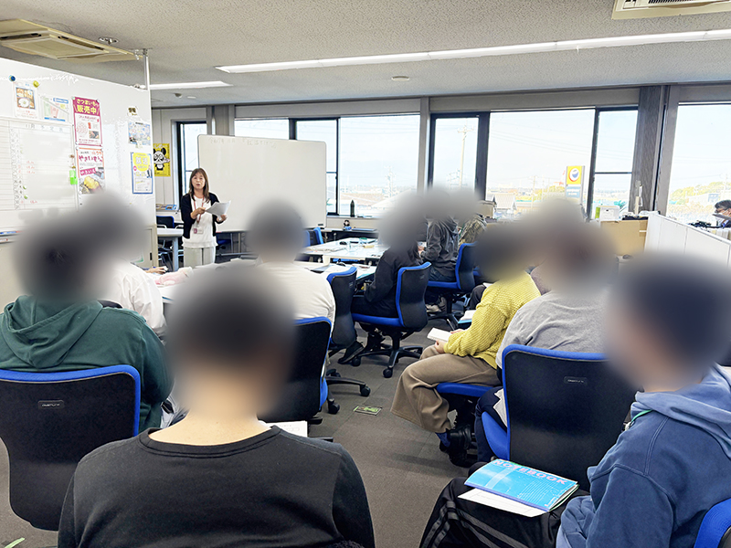 講義を受ける訓練生の様子
